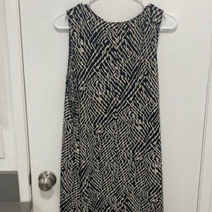 Black and off-white print trapeze dress.